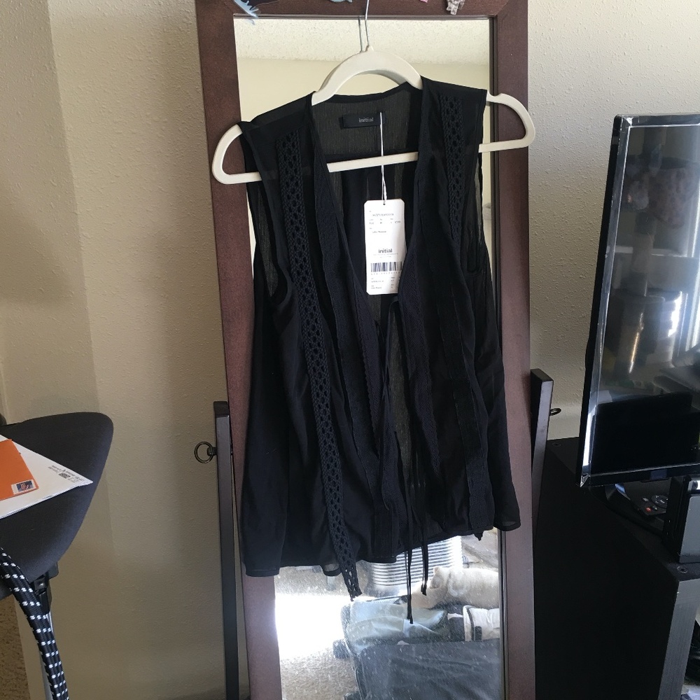 Initial lace vest